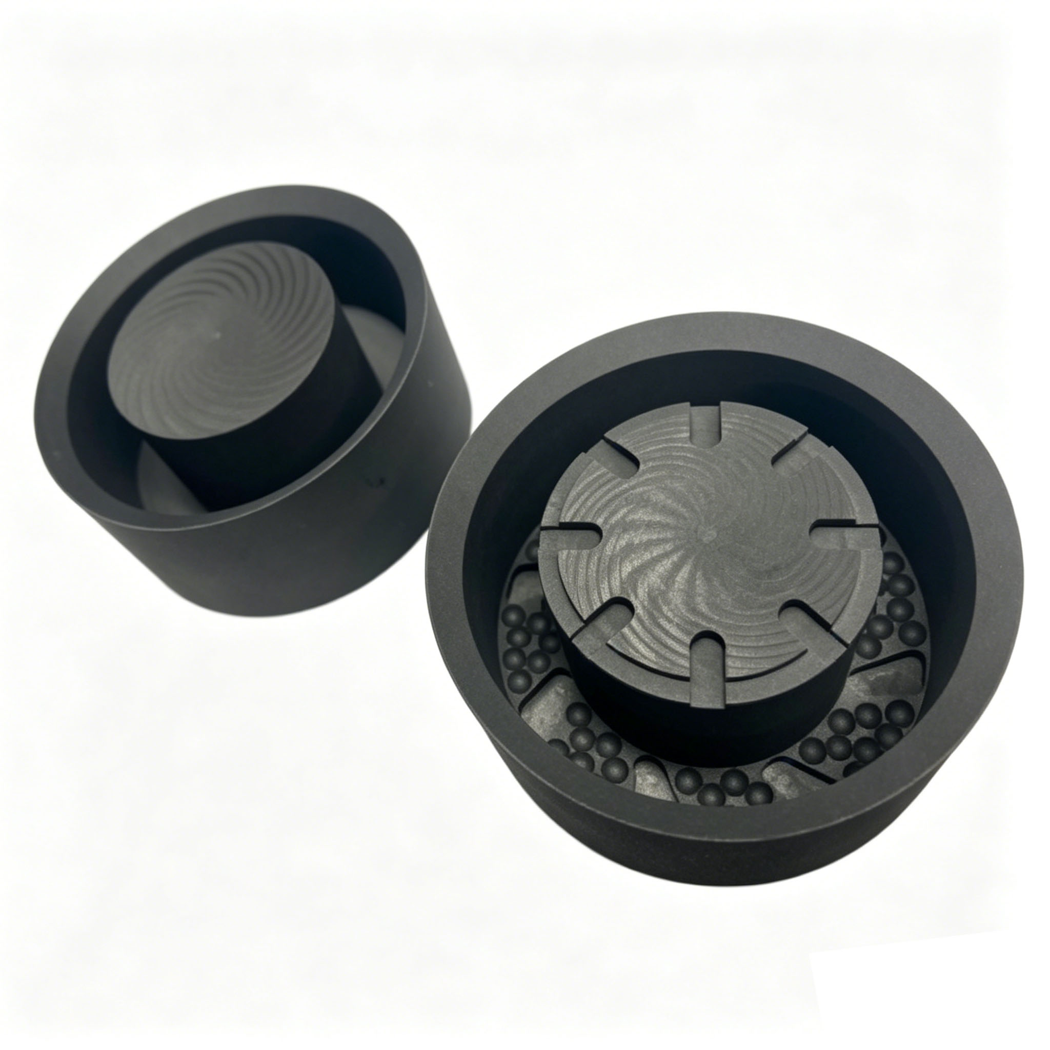 Moule de frittage en graphite assembl&eacute; montrant la structure interne pour la production de couronnes de diamant