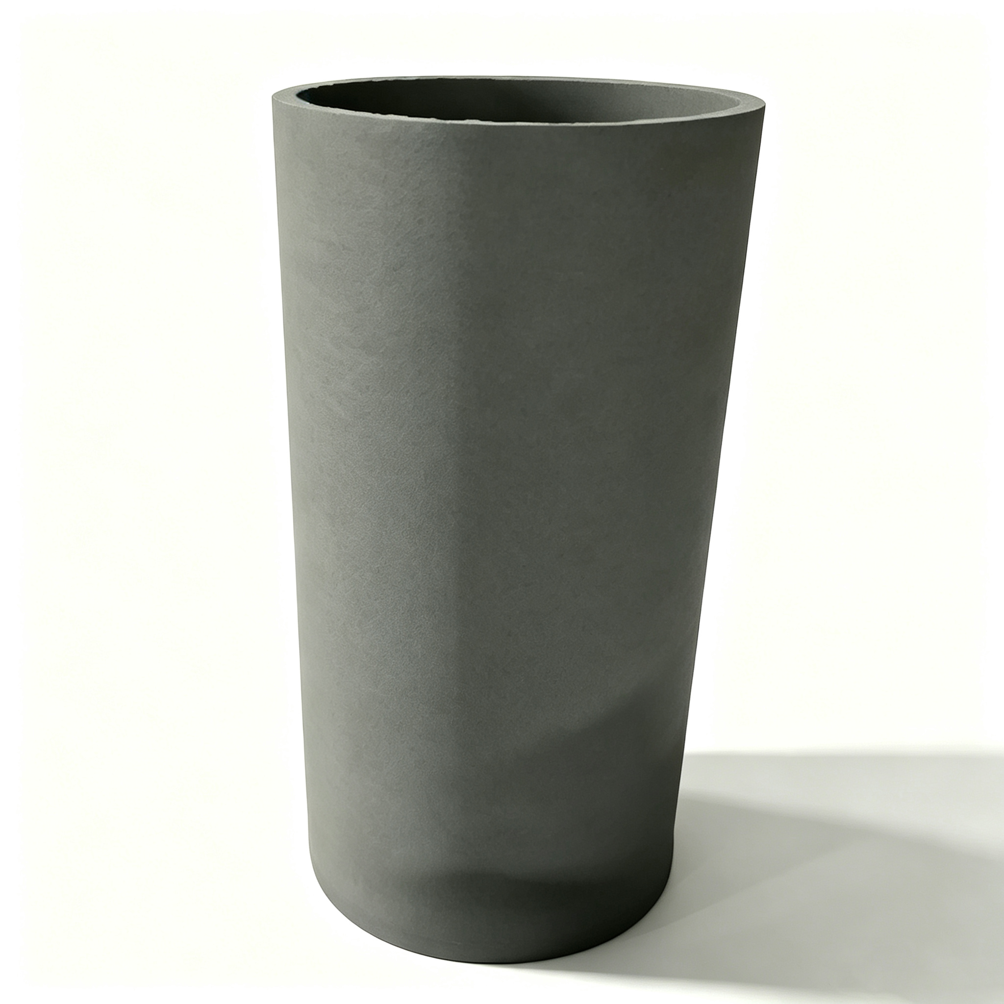 Vue lat&eacute;rale du grand creuset en graphite conique, conception cylindrique &agrave; paroi haute avec fond arrondi, r&eacute;cipient de fusion industriel de grande capacit&eacute; pour la fusion de l'aluminium, du cuivre et de l'or, mat&eacute;riau en graphite isostatique avec finition de surface lisse, fabricant NHD Carbon China