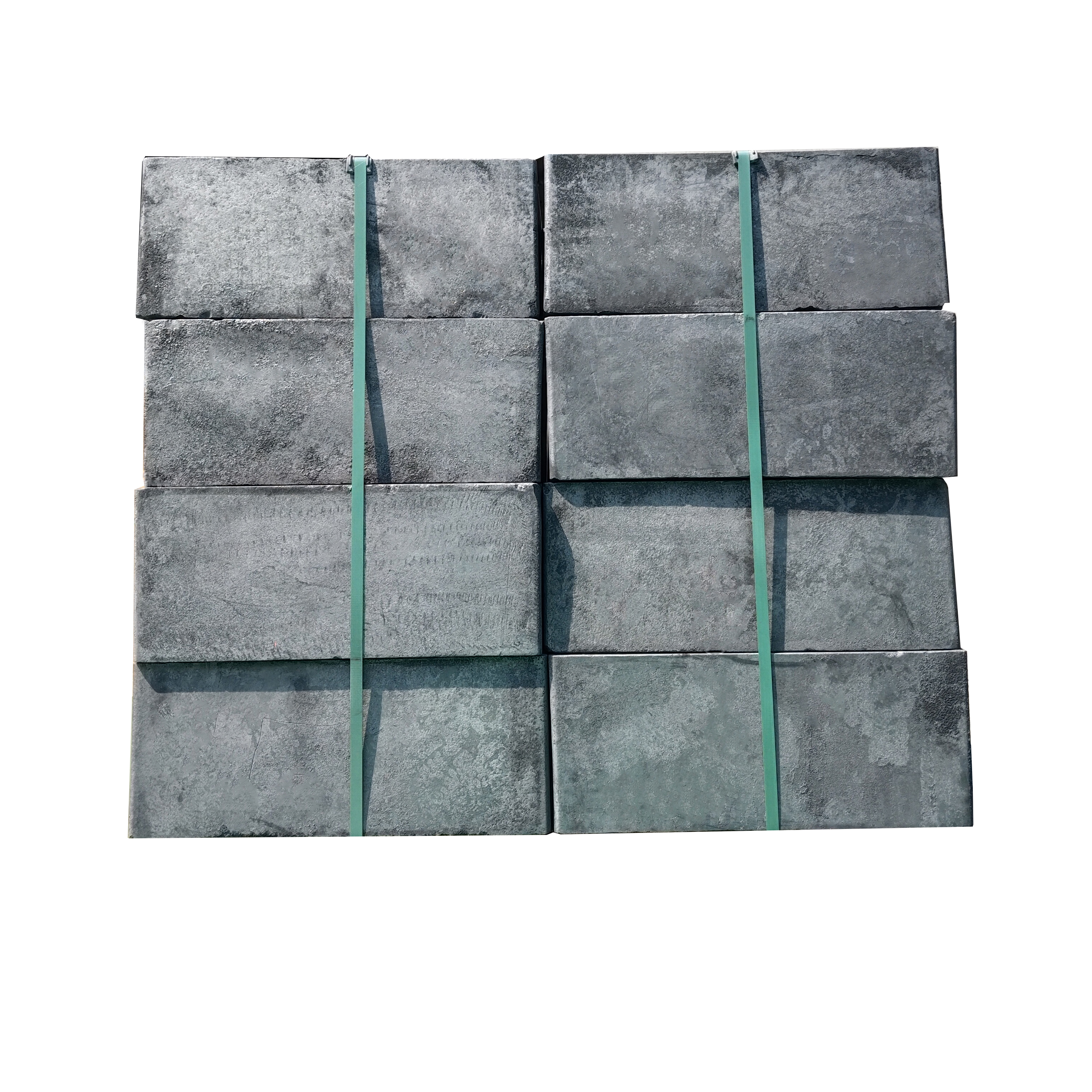 Blocs de graphite &agrave; grain moyen fix&eacute;s avec des bandes de cerclage vertes pour l'exp&eacute;dition &agrave; l'exportation, blocs moul&eacute;s par vibration emball&eacute;s sur des palettes en bois fumig&eacute;es pour la livraison internationale