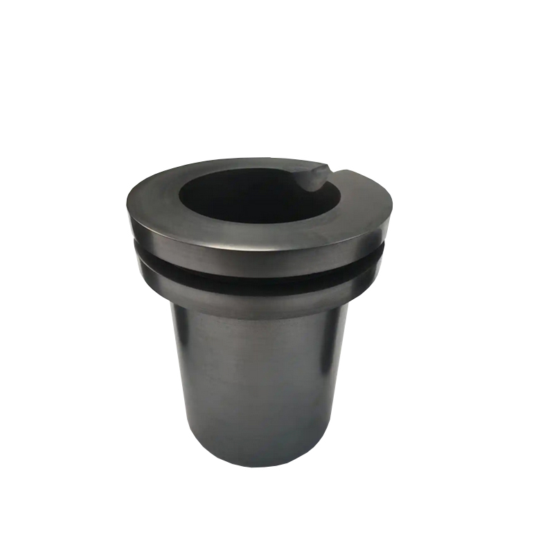 Vue de face du creuset en graphite &agrave; double anneau de haute puret&eacute; avec bec verseur usin&eacute; avec pr&eacute;cision, id&eacute;al pour les applications de fusion d'or et d'argent