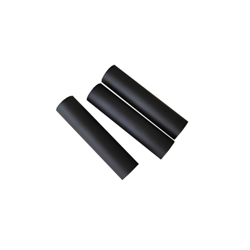 Affichage diagonal de trois tiges de graphite de sp&eacute;cification courte, petites barres rondes en graphite de pr&eacute;cision, accessoires de tige de carbone &agrave; joint m&eacute;canique, plan&eacute;it&eacute; de la face d'extr&eacute;mit&eacute; ≤ 0,05 mm, autolubrifiantes et r&eacute;sistantes &agrave; l'usure